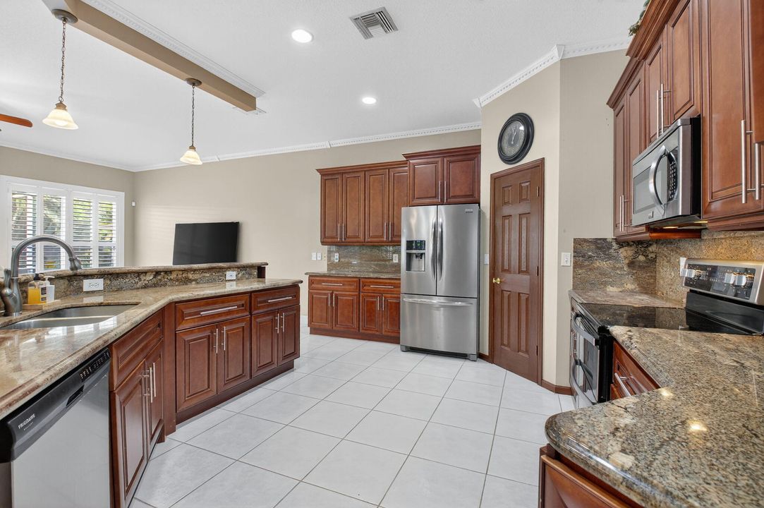 For Rent: $5,900 (5 beds, 3 baths, 3390 Square Feet)