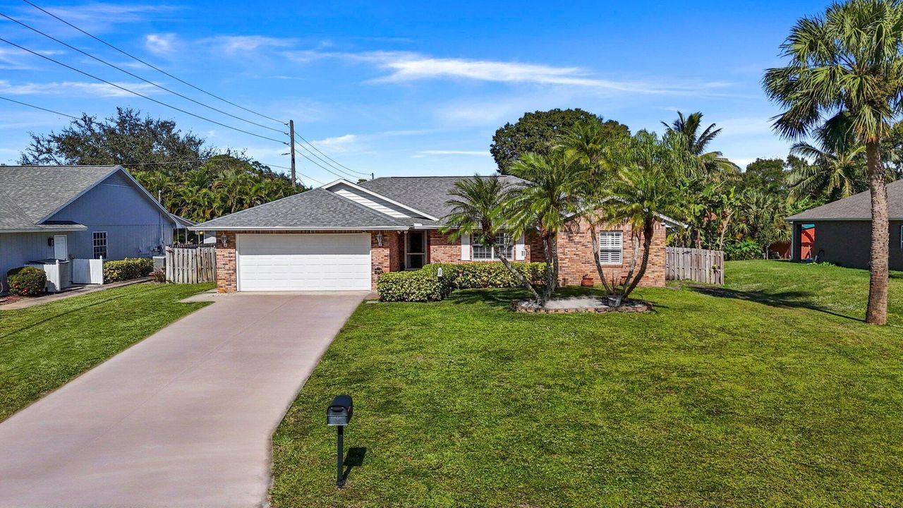 For Sale: $425,000 (3 beds, 2 baths, 1886 Square Feet)