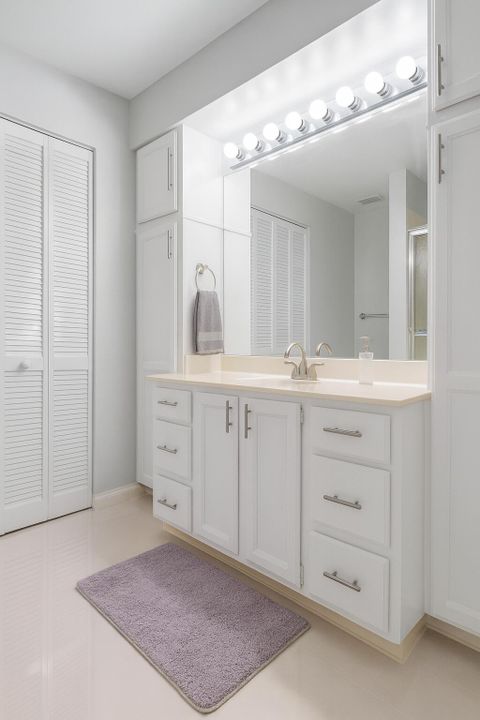 For Rent: $2,850 (2 beds, 2 baths, 1425 Square Feet)