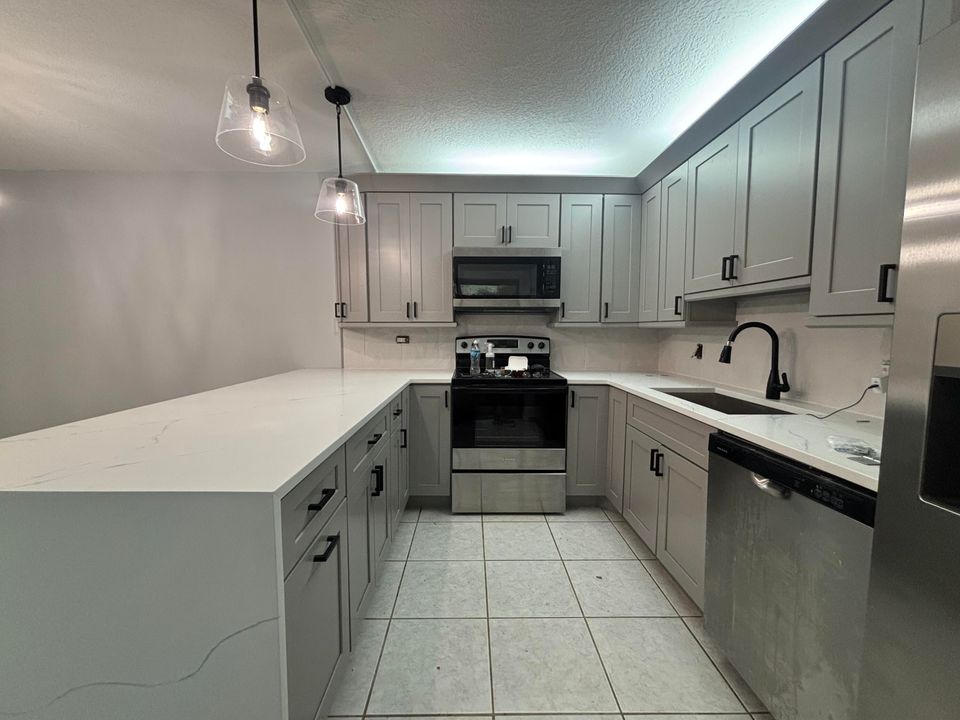 For Rent: $2,500 (2 beds, 2 baths, 1596 Square Feet)