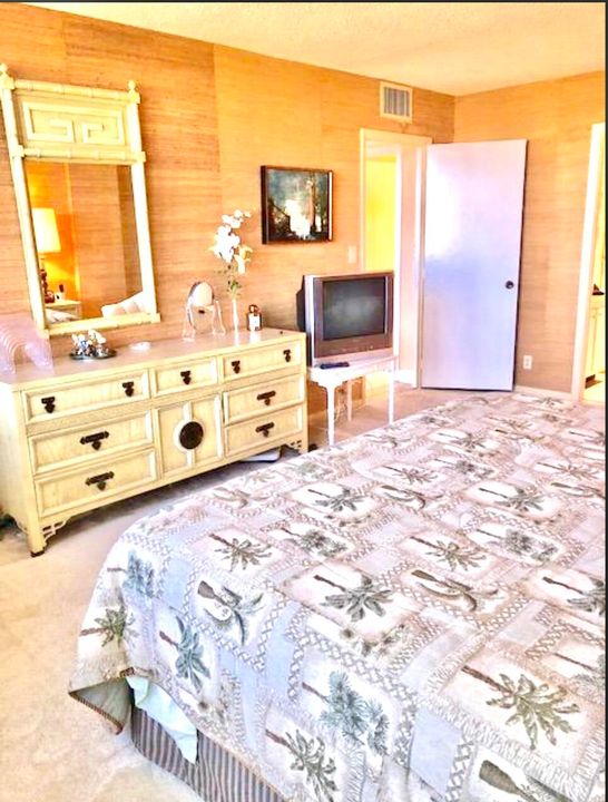 For Rent: $5,600 (2 beds, 2 baths, 1078 Square Feet)