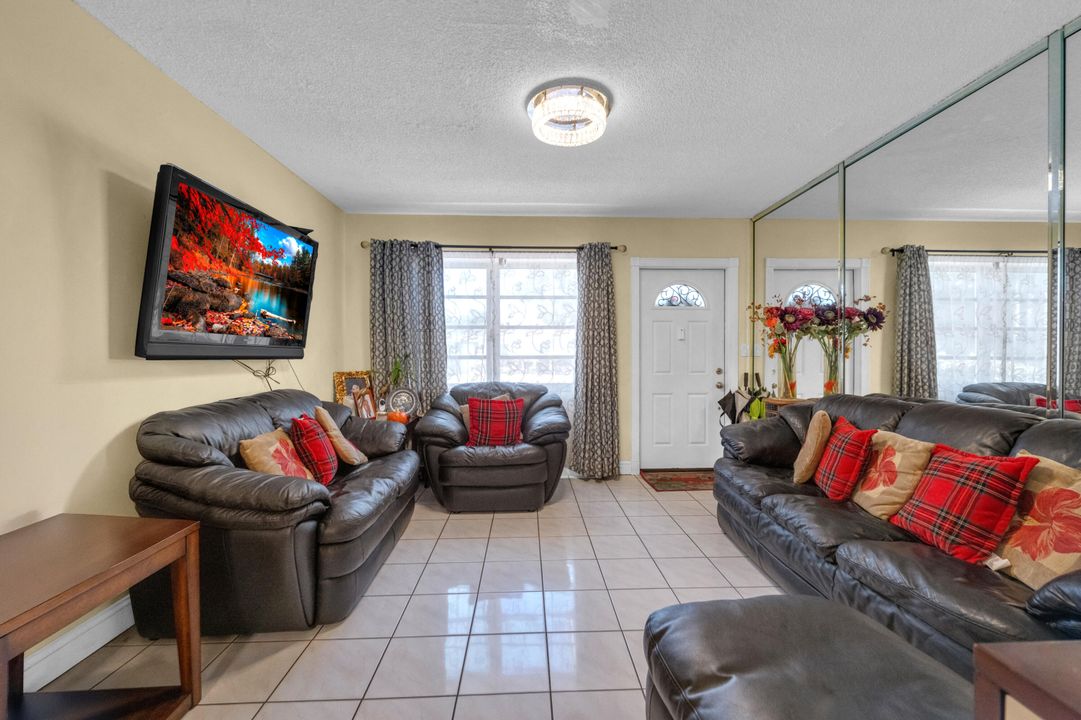 En Venta: $605,000 (4 camas, 0 baños, 1491 Pies cuadrados)