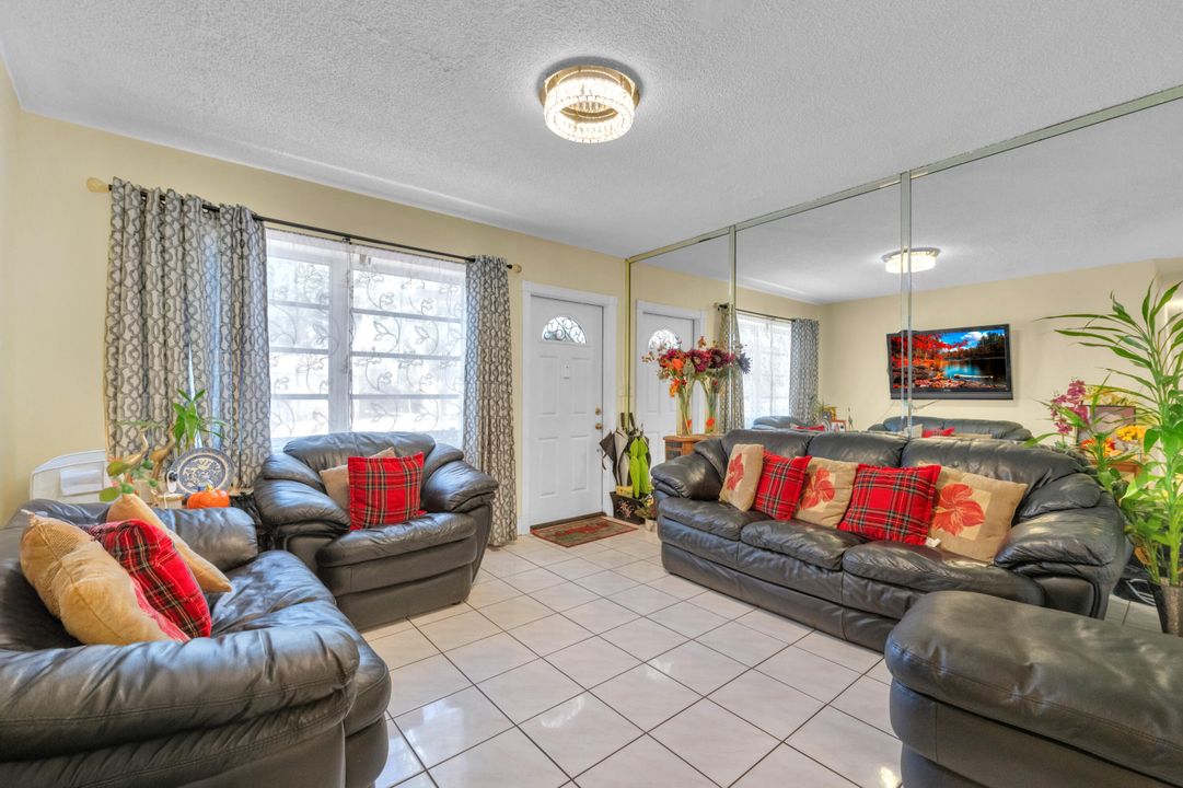 En Venta: $605,000 (4 camas, 0 baños, 1491 Pies cuadrados)