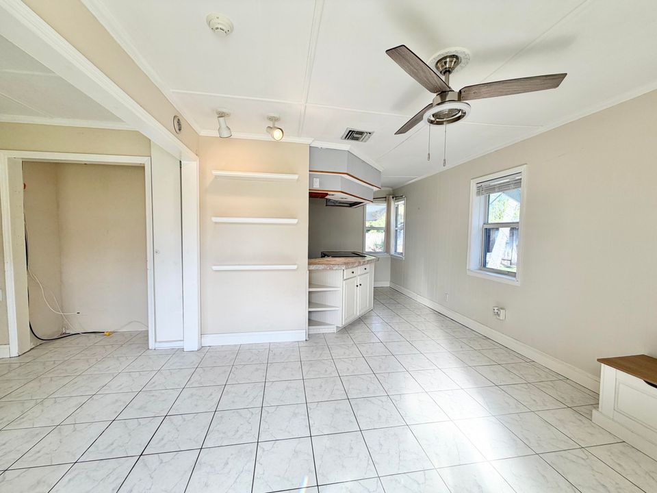 Active With Contract: $370,000 (2 beds, 2 baths, 1056 Square Feet)