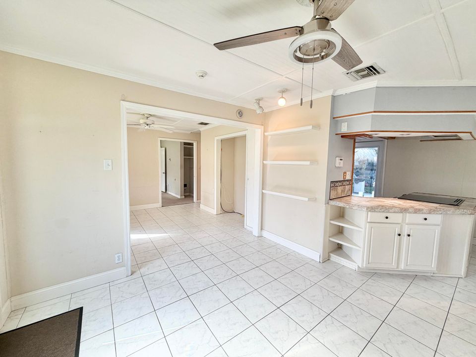 Active With Contract: $370,000 (2 beds, 2 baths, 1056 Square Feet)