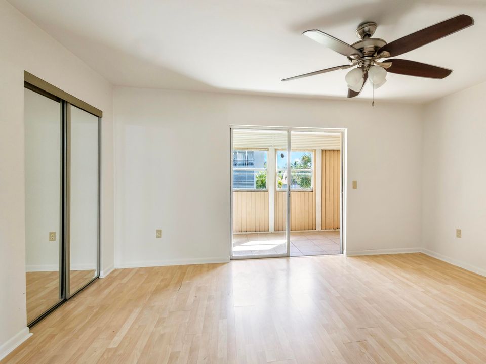 Active With Contract: $1,650 (1 beds, 1 baths, 468 Square Feet)