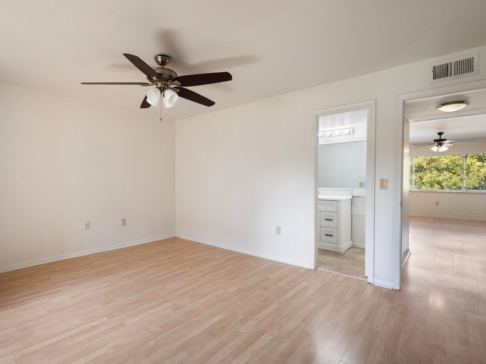Active With Contract: $1,650 (1 beds, 1 baths, 468 Square Feet)