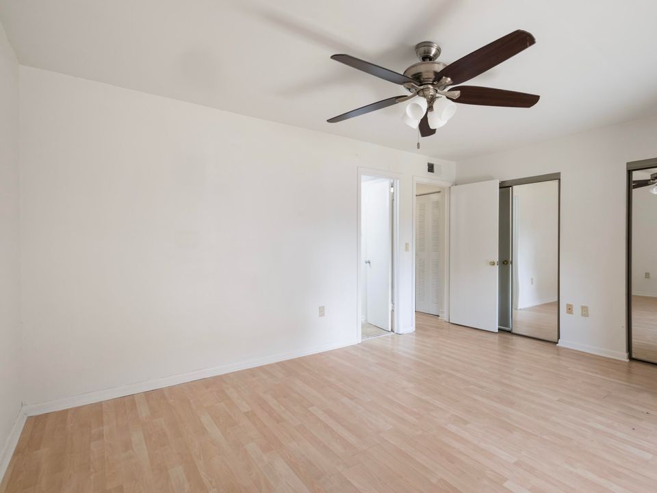 Active With Contract: $1,650 (1 beds, 1 baths, 468 Square Feet)