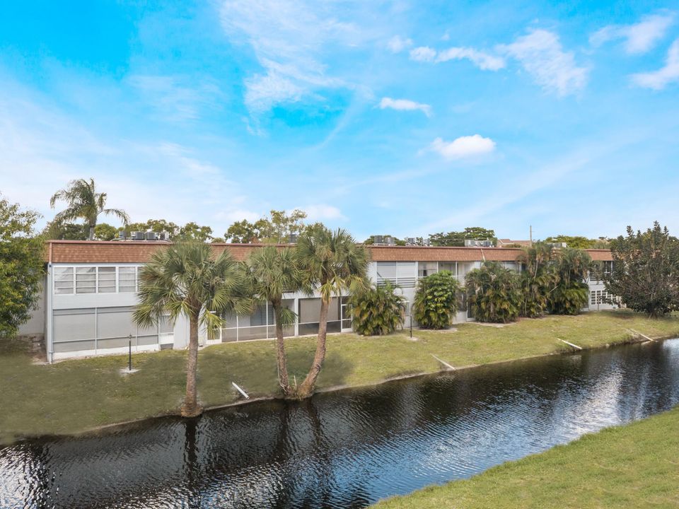 Active With Contract: $1,650 (1 beds, 1 baths, 468 Square Feet)