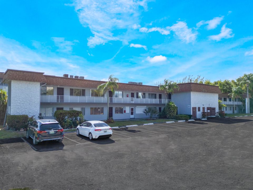 Active With Contract: $1,650 (1 beds, 1 baths, 468 Square Feet)