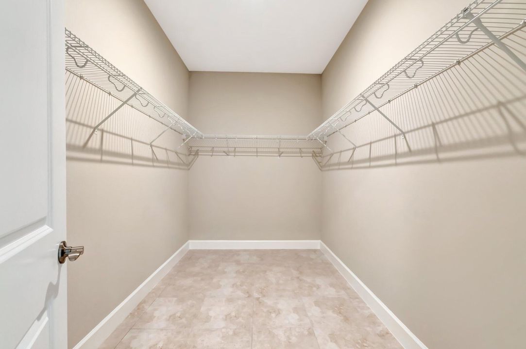 Active With Contract: $299,000 (2 beds, 2 baths, 1610 Square Feet)