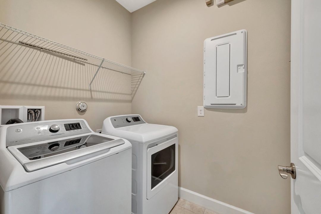 Active With Contract: $299,000 (2 beds, 2 baths, 1610 Square Feet)