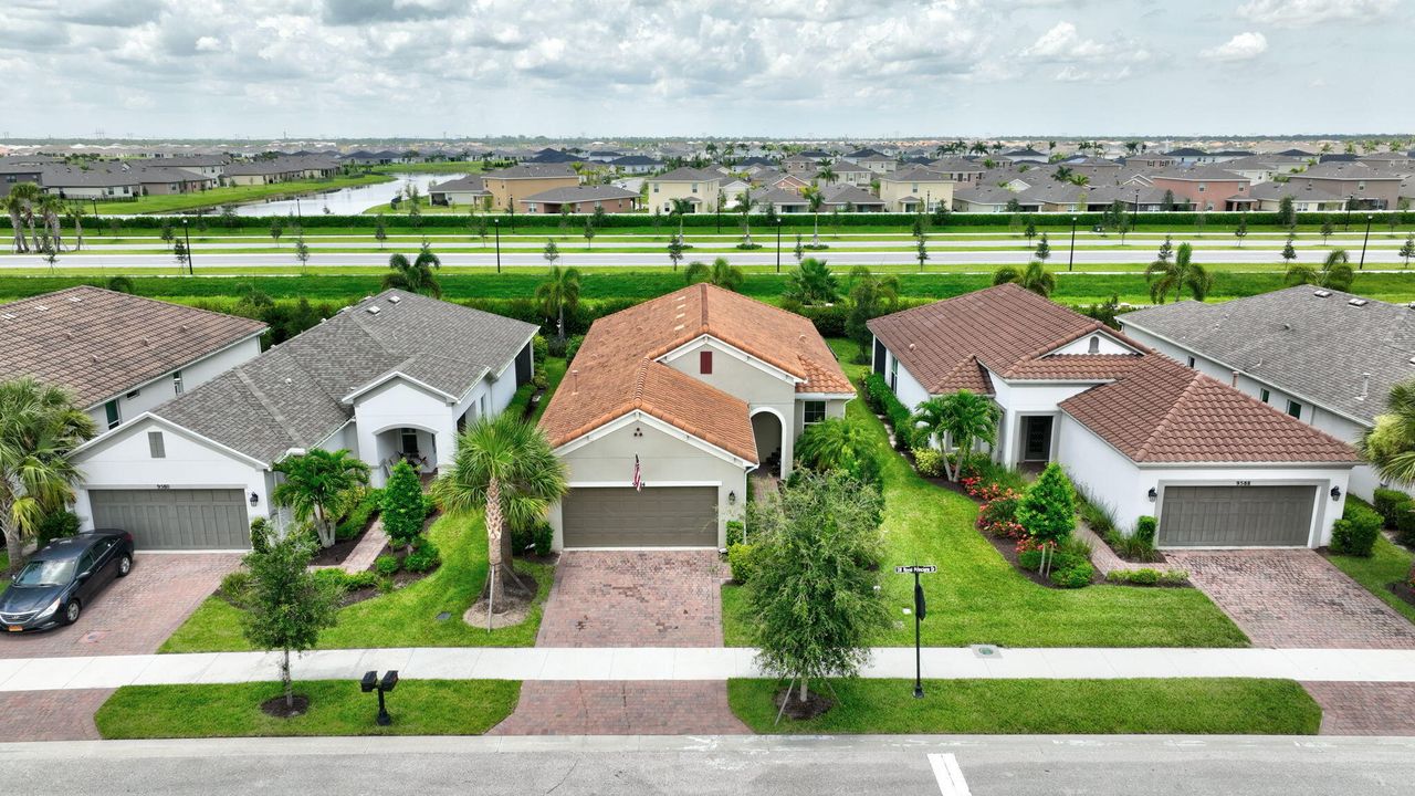 Active With Contract: $299,000 (2 beds, 2 baths, 1610 Square Feet)