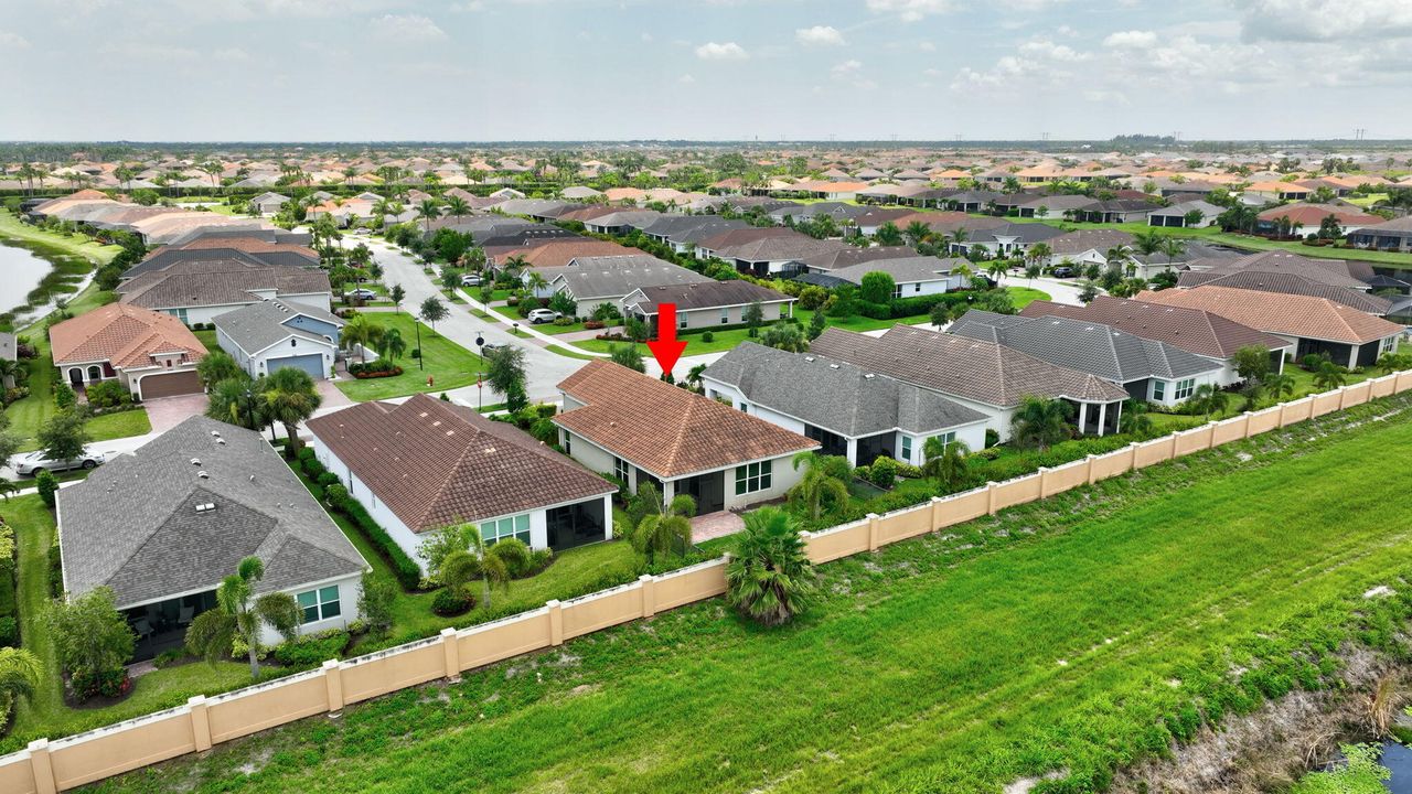 Active With Contract: $299,000 (2 beds, 2 baths, 1610 Square Feet)