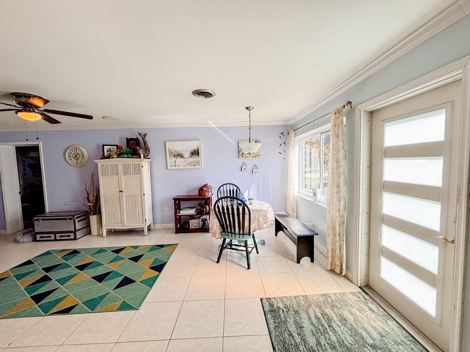 For Sale: $364,900 (3 beds, 3 baths, 1890 Square Feet)