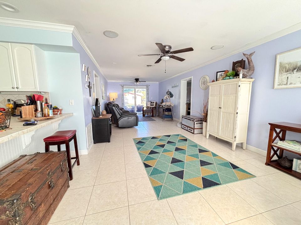 For Sale: $364,900 (3 beds, 3 baths, 1890 Square Feet)