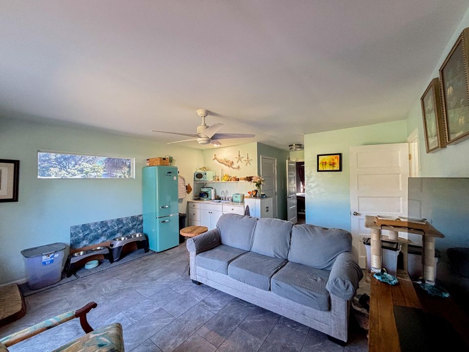 For Sale: $364,900 (3 beds, 3 baths, 1890 Square Feet)