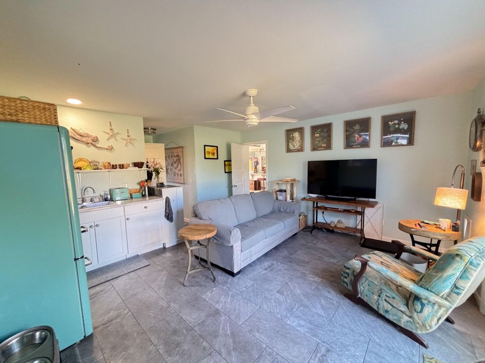 For Sale: $364,900 (3 beds, 3 baths, 1890 Square Feet)