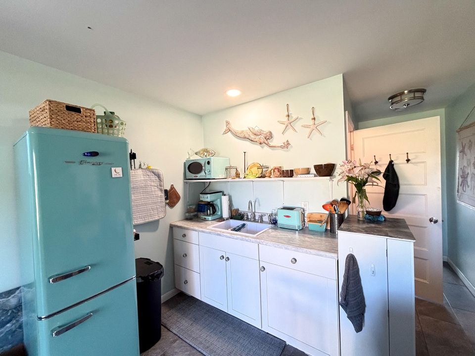 For Sale: $364,900 (3 beds, 3 baths, 1890 Square Feet)