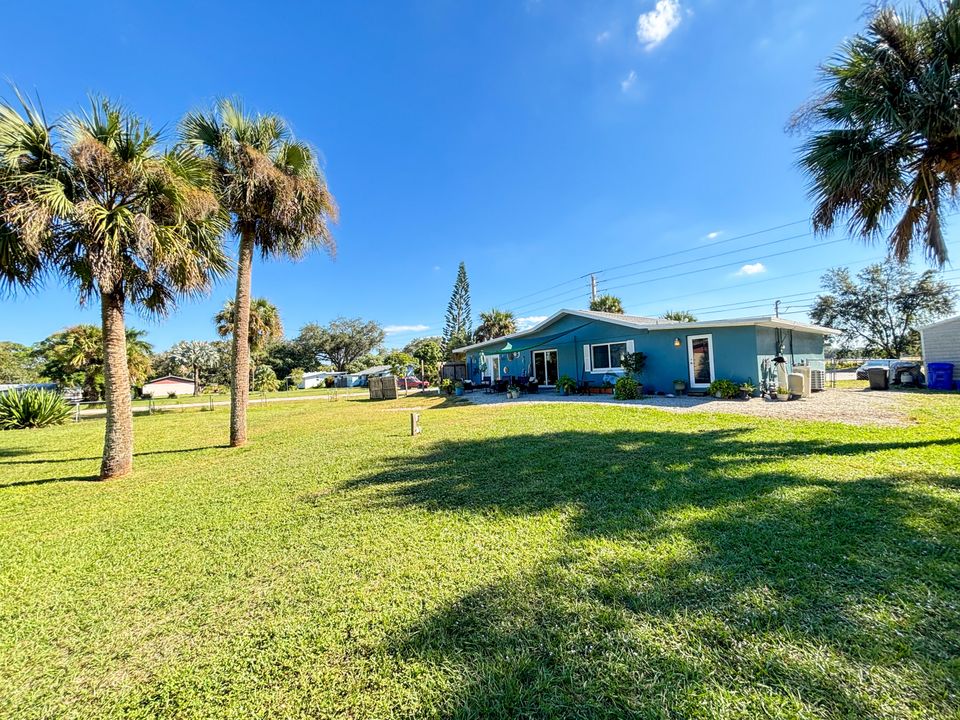 For Sale: $364,900 (3 beds, 3 baths, 1890 Square Feet)