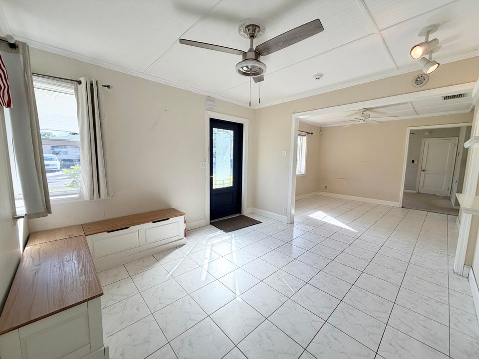Active With Contract: $370,000 (2 beds, 2 baths, 1056 Square Feet)