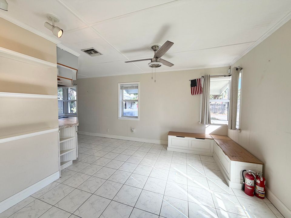 Active With Contract: $370,000 (2 beds, 2 baths, 1056 Square Feet)