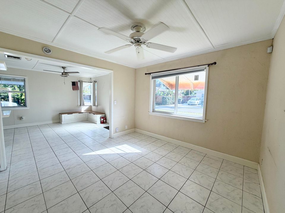 Active With Contract: $370,000 (2 beds, 2 baths, 1056 Square Feet)