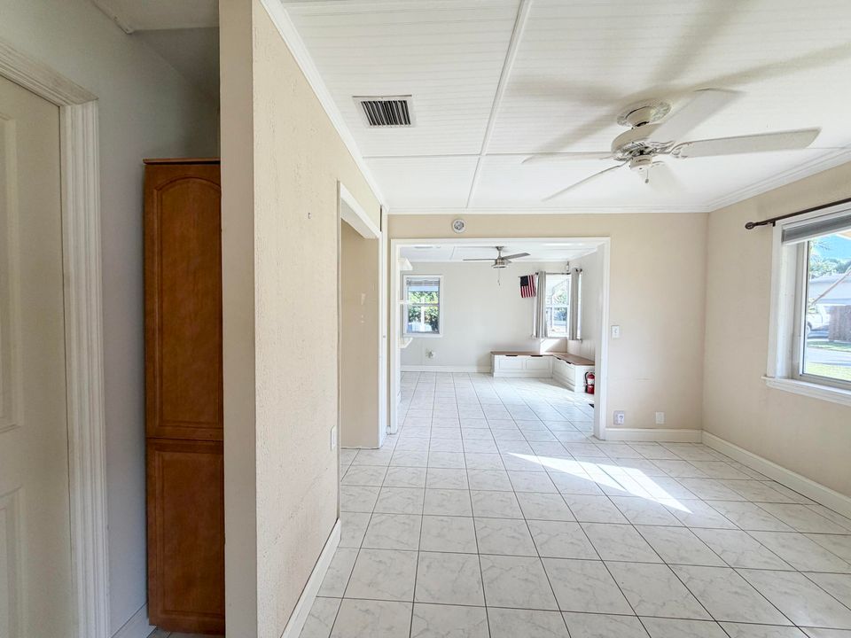 Active With Contract: $370,000 (2 beds, 2 baths, 1056 Square Feet)