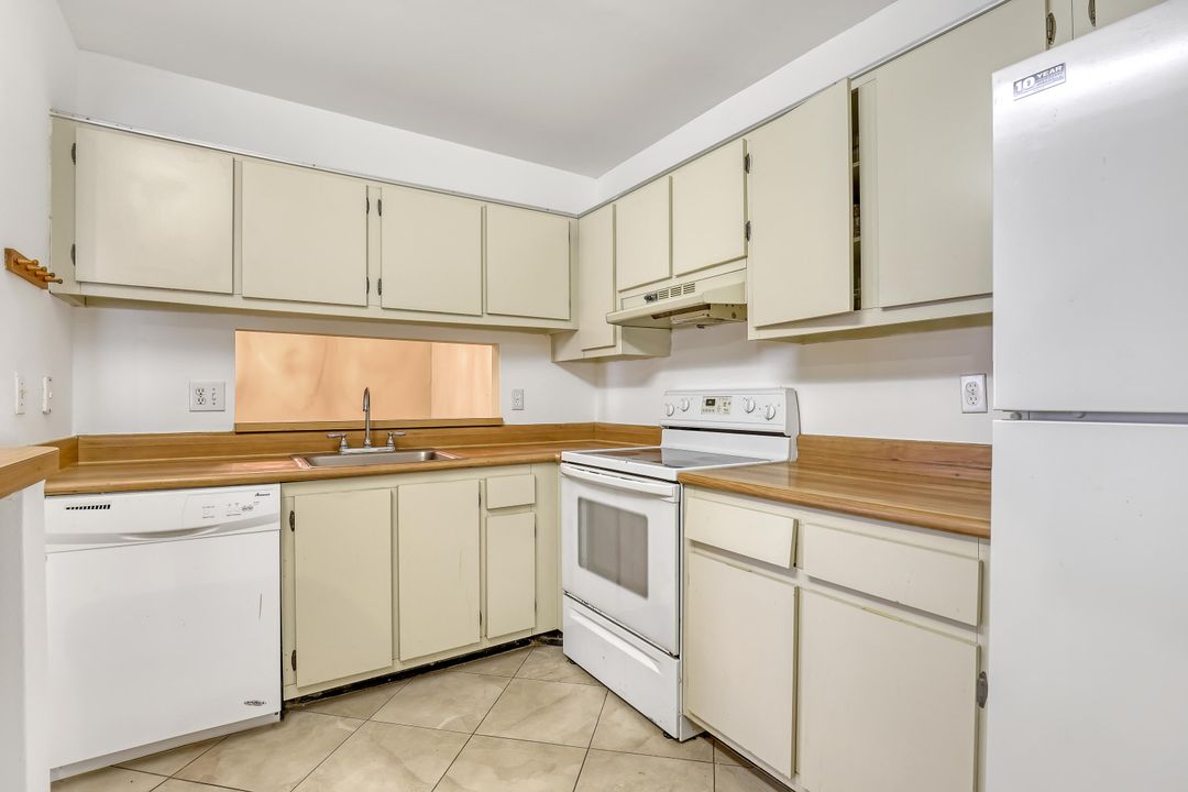 На продажу: $249,900 (2 спален, 2 ванн, 980 Квадратных фут)