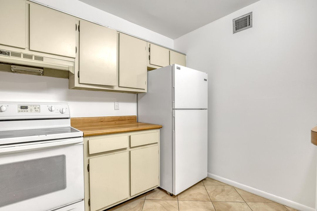 На продажу: $249,900 (2 спален, 2 ванн, 980 Квадратных фут)