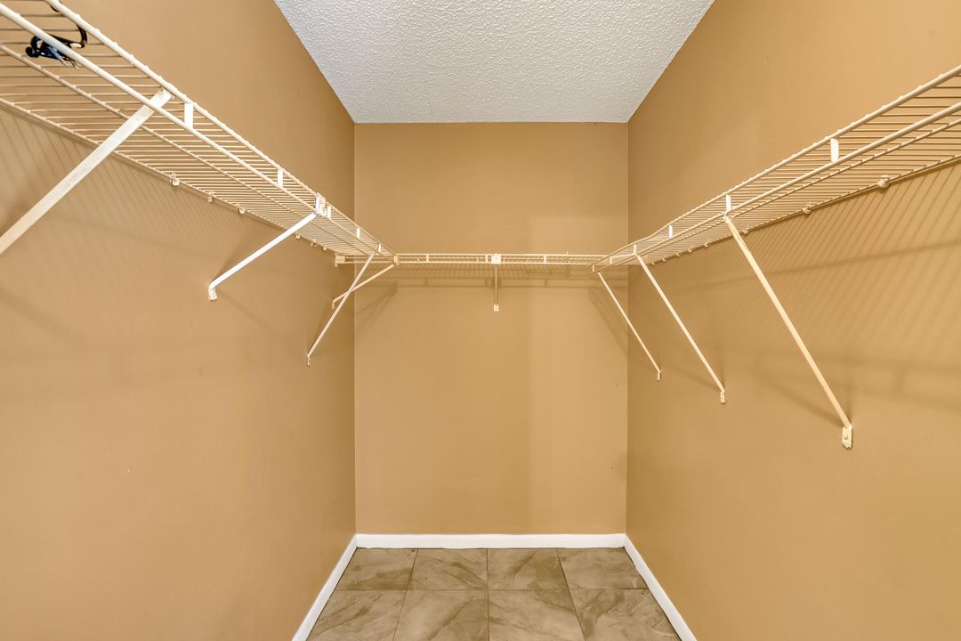 На продажу: $249,900 (2 спален, 2 ванн, 980 Квадратных фут)