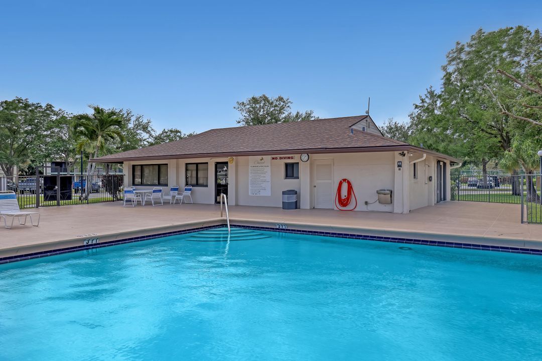 На продажу: $249,900 (2 спален, 2 ванн, 980 Квадратных фут)