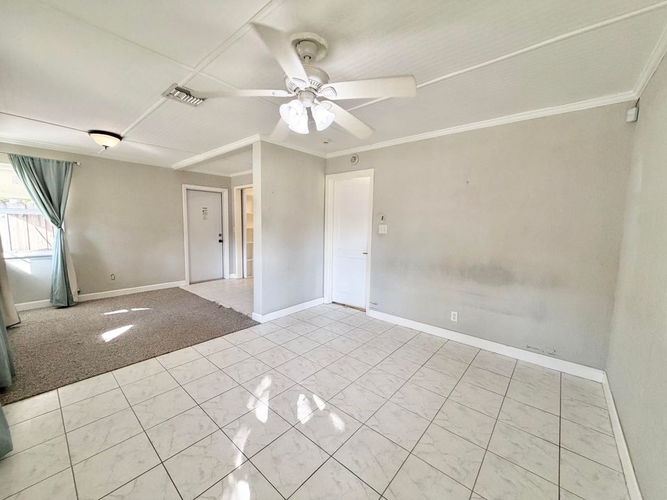 Active With Contract: $370,000 (2 beds, 2 baths, 1056 Square Feet)