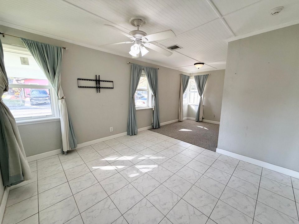 Active With Contract: $370,000 (2 beds, 2 baths, 1056 Square Feet)