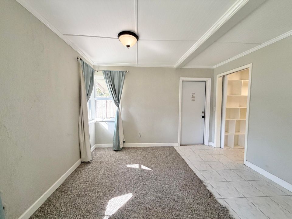 Active With Contract: $370,000 (2 beds, 2 baths, 1056 Square Feet)