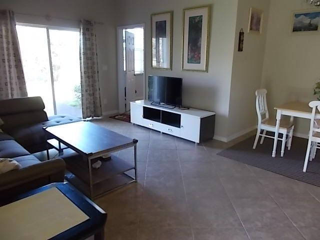 For Rent: $1,900 (3 beds, 2 baths, 1212 Square Feet)