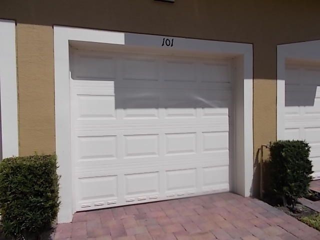 For Rent: $1,900 (3 beds, 2 baths, 1212 Square Feet)