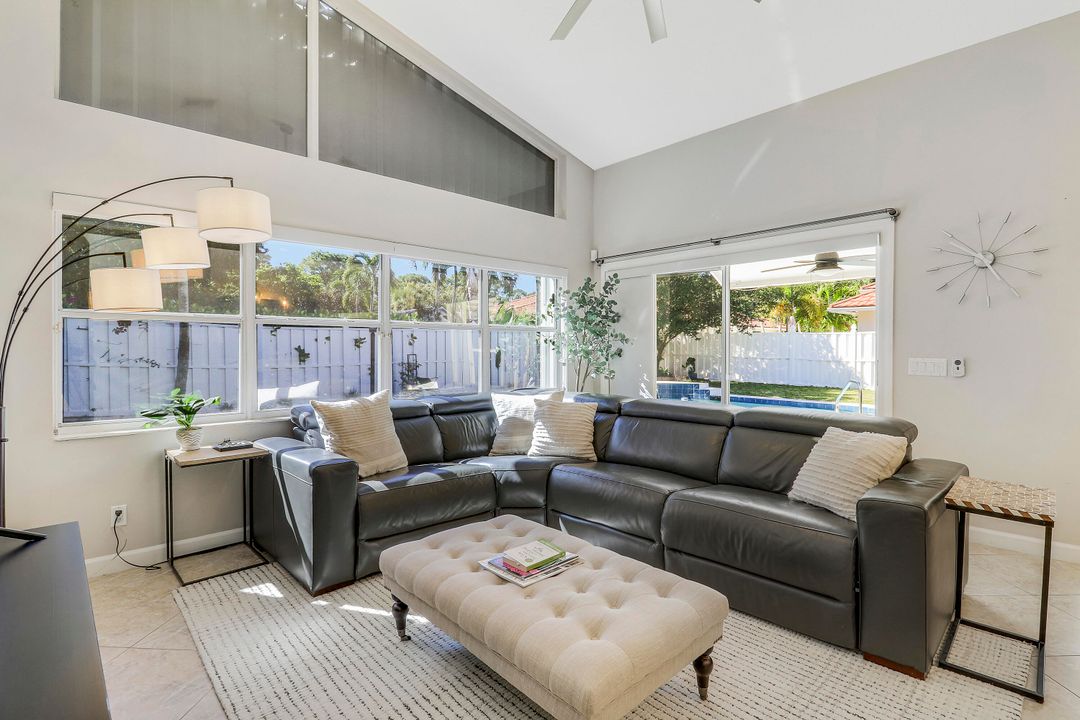 Active With Contract: $799,000 (3 beds, 2 baths, 1919 Square Feet)