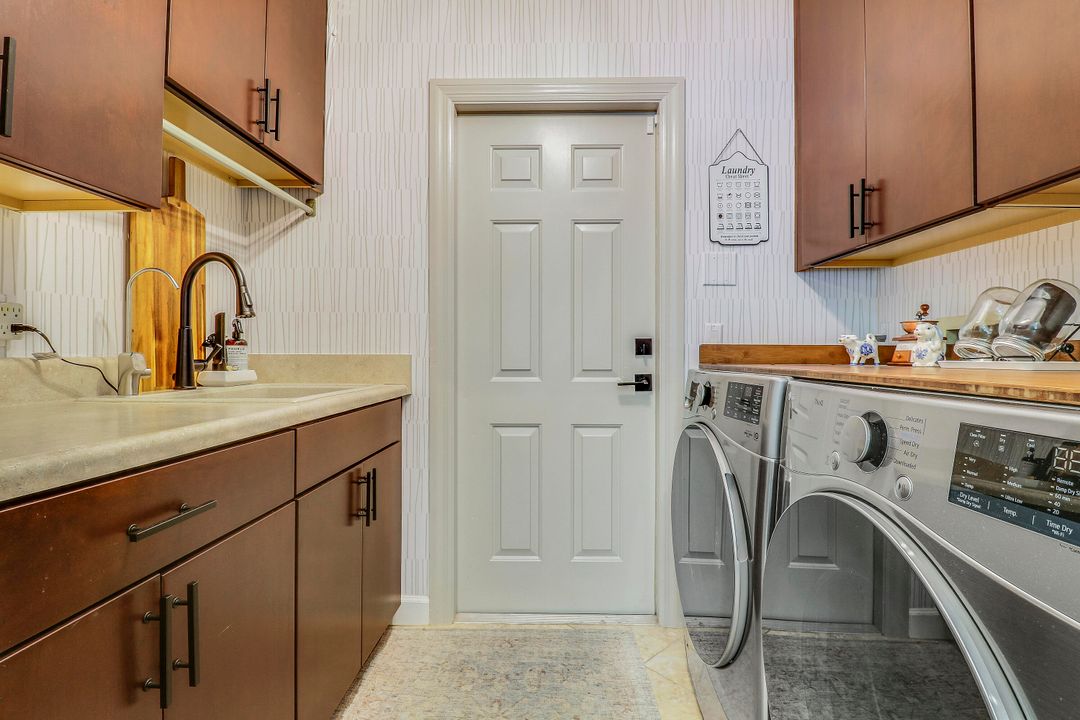 Active With Contract: $799,000 (3 beds, 2 baths, 1919 Square Feet)