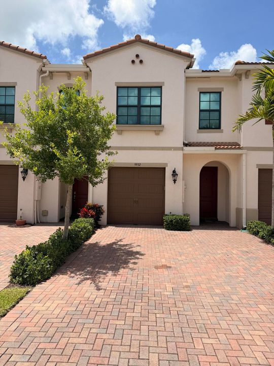 Недавно арендовано: $3,599 (3 спален, 2 ванн, 1728 Квадратных фут)