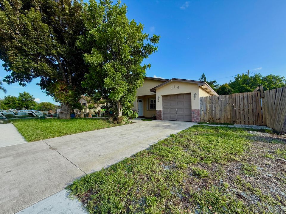 Active With Contract: $355,000 (3 beds, 2 baths, 1401 Square Feet)