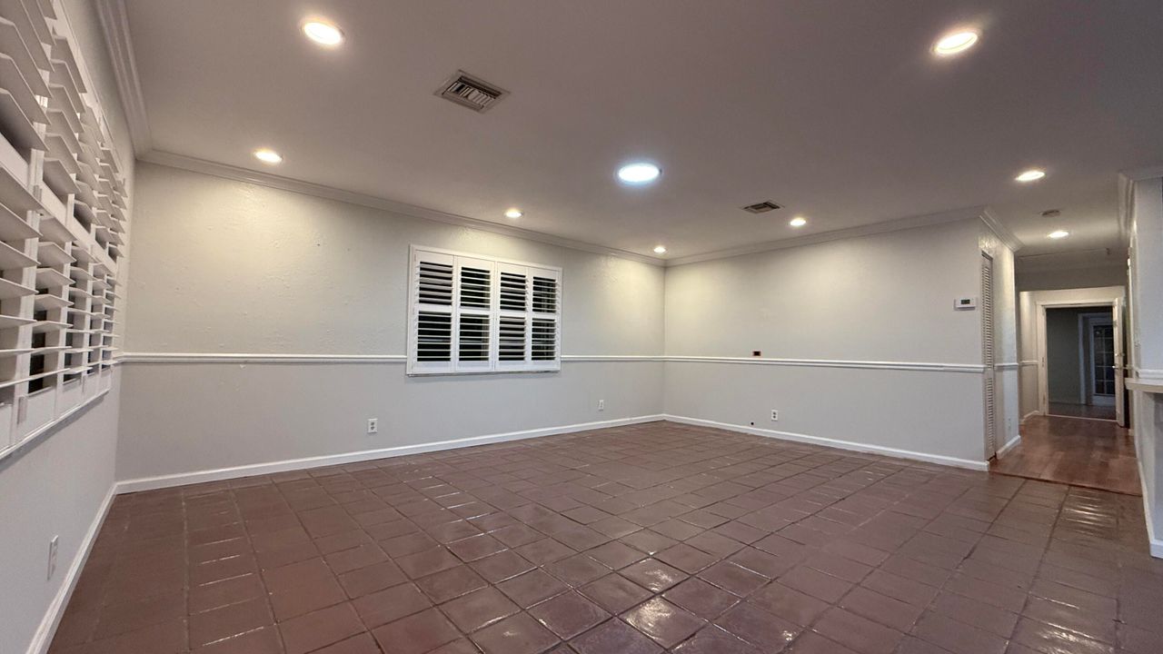 Active With Contract: $355,000 (3 beds, 2 baths, 1401 Square Feet)