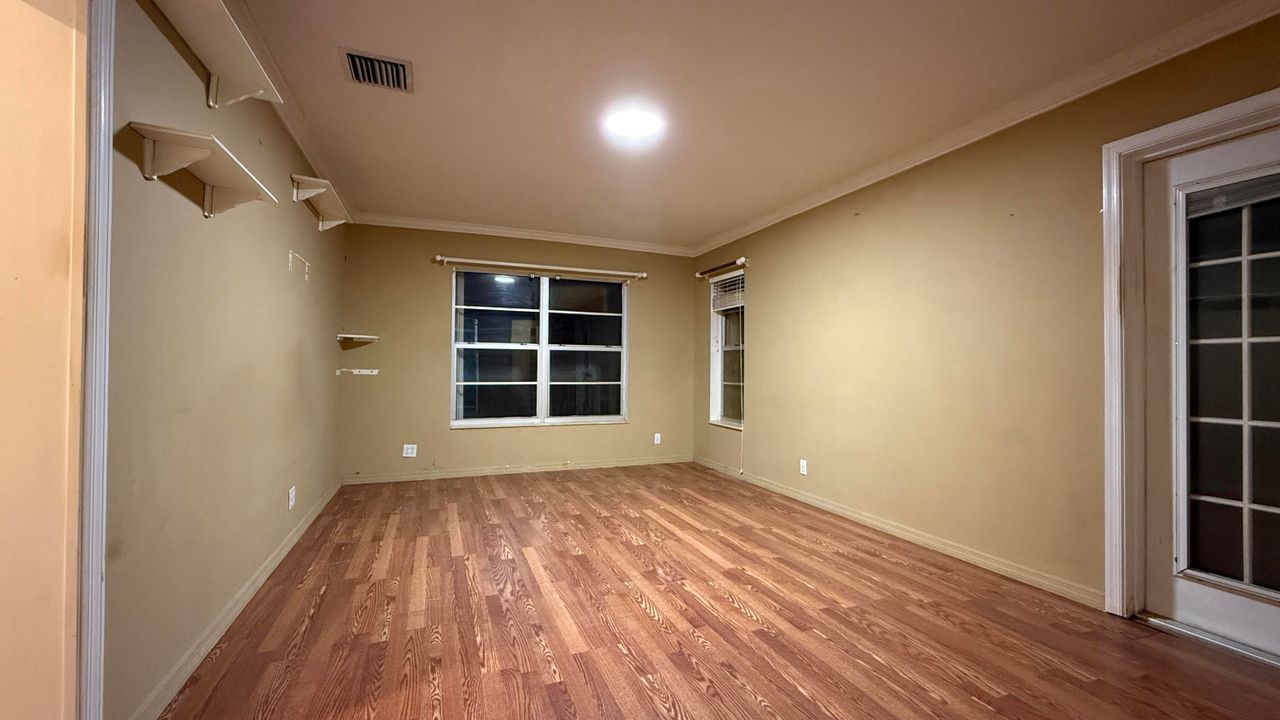 Active With Contract: $355,000 (3 beds, 2 baths, 1401 Square Feet)