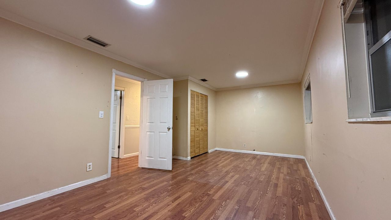 Active With Contract: $355,000 (3 beds, 2 baths, 1401 Square Feet)