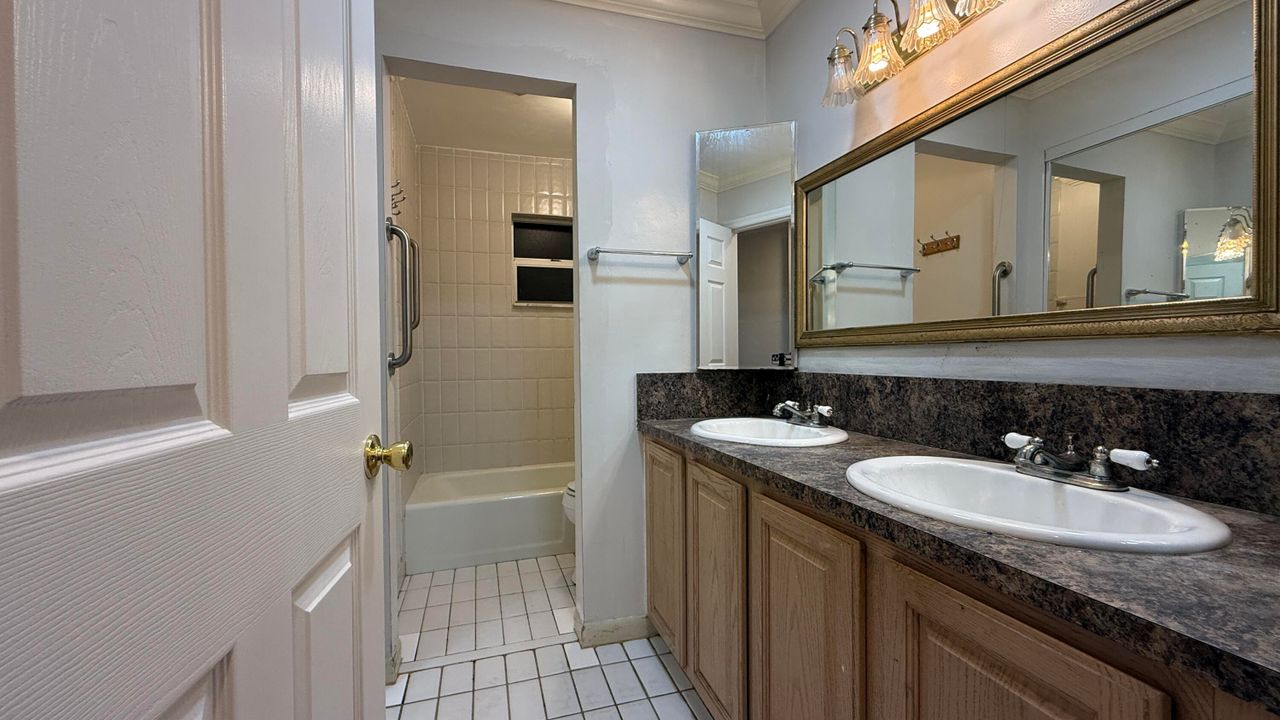 Active With Contract: $355,000 (3 beds, 2 baths, 1401 Square Feet)