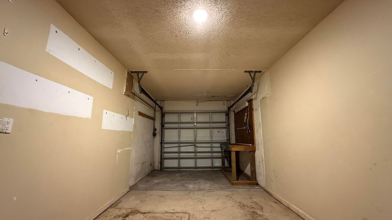 Active With Contract: $355,000 (3 beds, 2 baths, 1401 Square Feet)