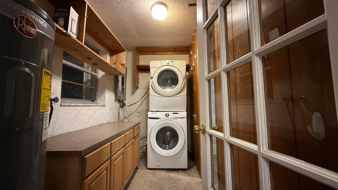 Active With Contract: $355,000 (3 beds, 2 baths, 1401 Square Feet)