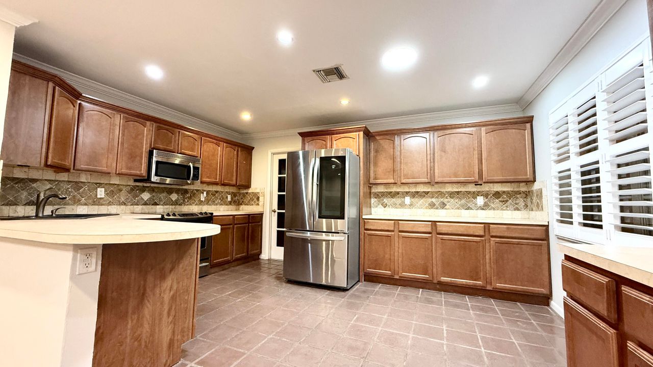 Active With Contract: $355,000 (3 beds, 2 baths, 1401 Square Feet)