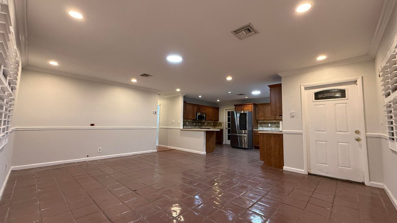 Active With Contract: $355,000 (3 beds, 2 baths, 1401 Square Feet)