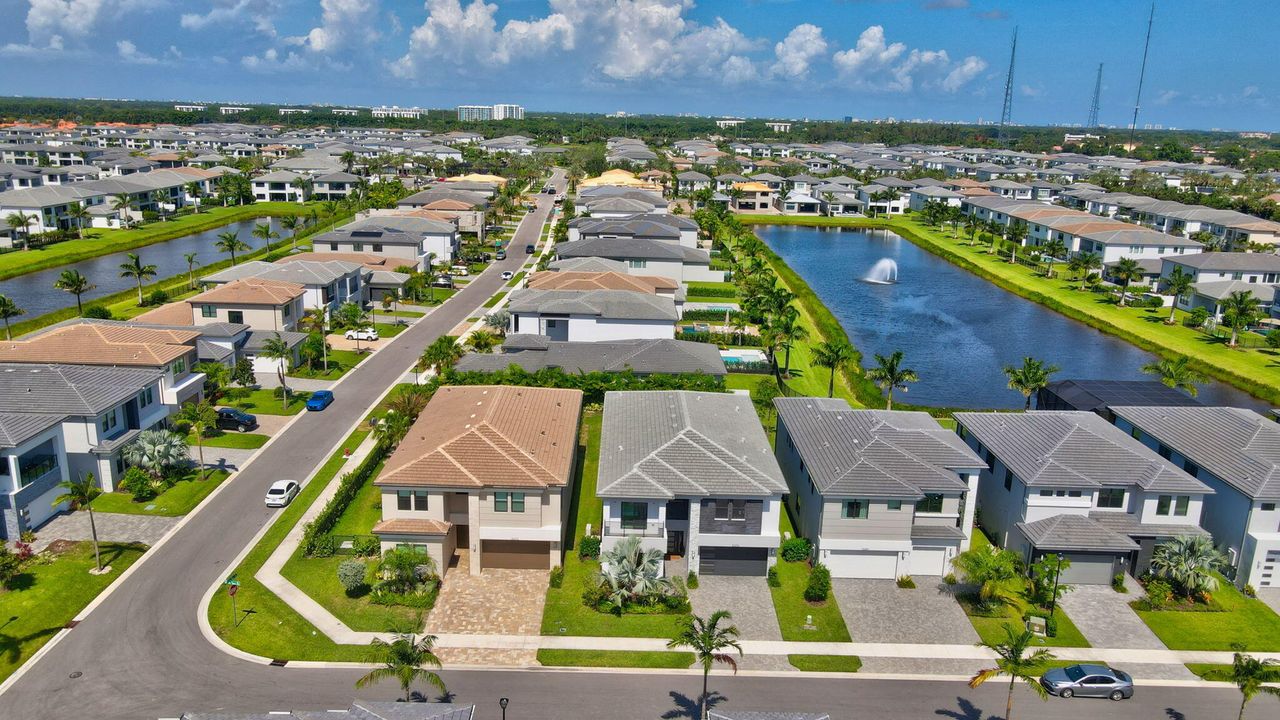 For Rent: $12,500 (5 beds, 7 baths, 4605 Square Feet)